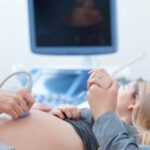 ultrasound pregnancy husband hold wife's hand