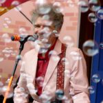 Dan Zanes bubbles