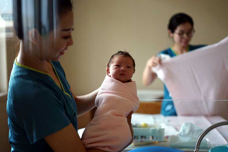 baby nurse maternity ward