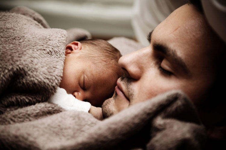 co-sleeping baby dad