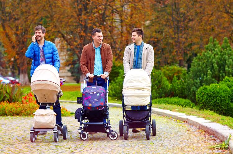 dads babysitting the kids strollers park 1