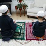 explain religions Muslim children pray