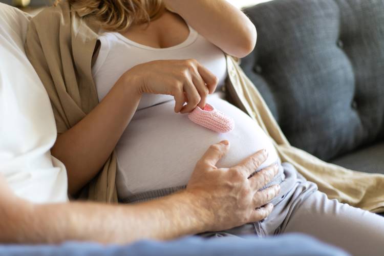 its a girl expectant parents 1