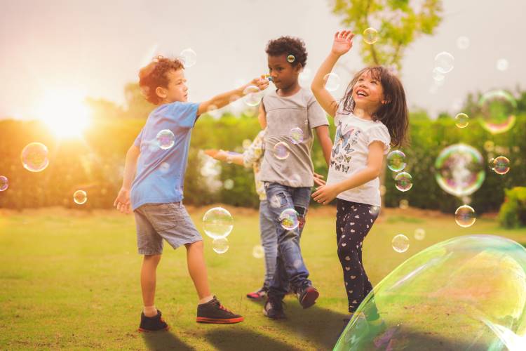 kids play outside bubbles park 1