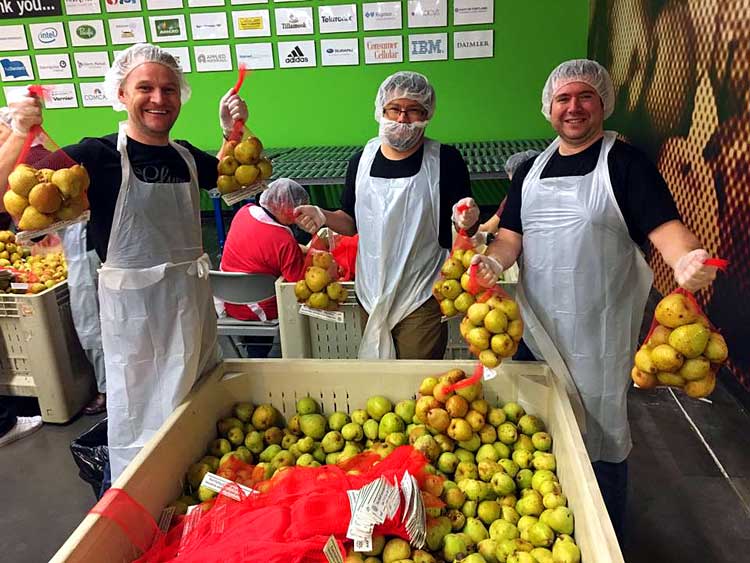 Portland Dads Group members packages fruit to distribute to families in need at the Oregon Food Bank during Giving Tuesday 2017 activities. (Photo: Portland Dads Group)