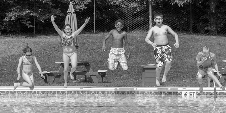 poop in the pool don't do it