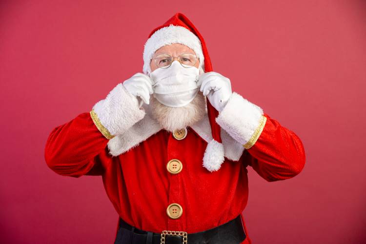 santa with covid mask