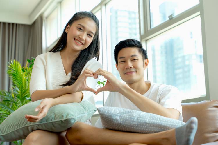 stay intimate couple heart hands 1